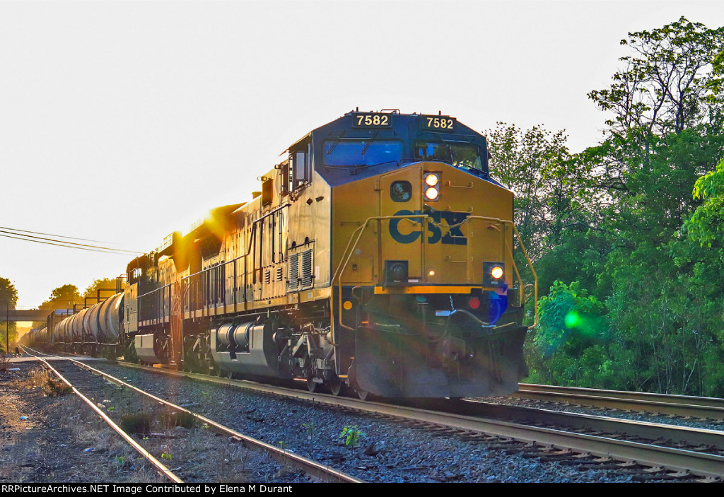 CSX 7582 on M-404